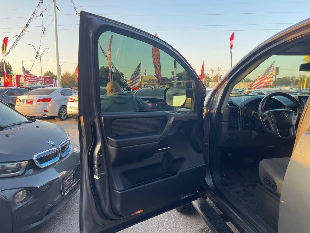 Nissan Titan 2WD Crew Cab SWB SL 2014