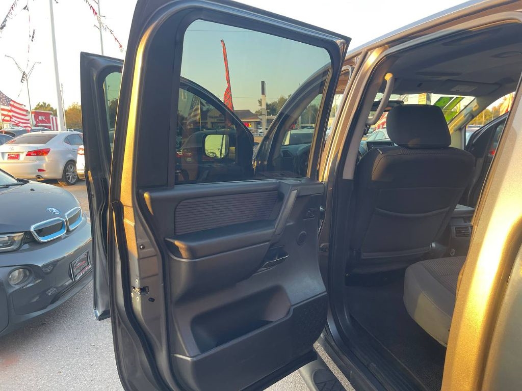 Nissan Titan 2WD Crew Cab SWB SL 2014