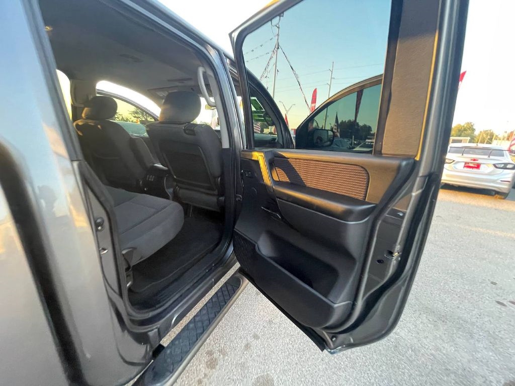 Nissan Titan 2WD Crew Cab SWB SL 2014