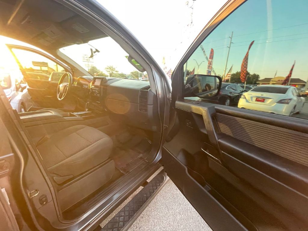 Nissan Titan 2WD Crew Cab SWB SL 2014