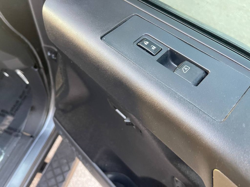 Nissan Titan 2WD Crew Cab SWB SL 2014