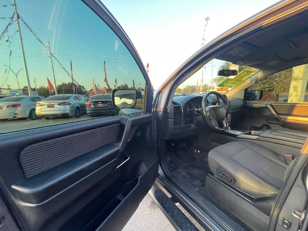 Nissan Titan 2WD Crew Cab SWB SL 2014