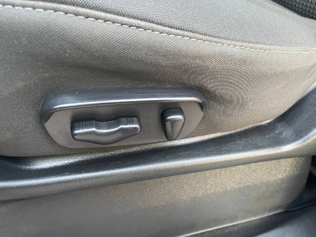 Nissan Titan 2WD Crew Cab SWB SL 2014