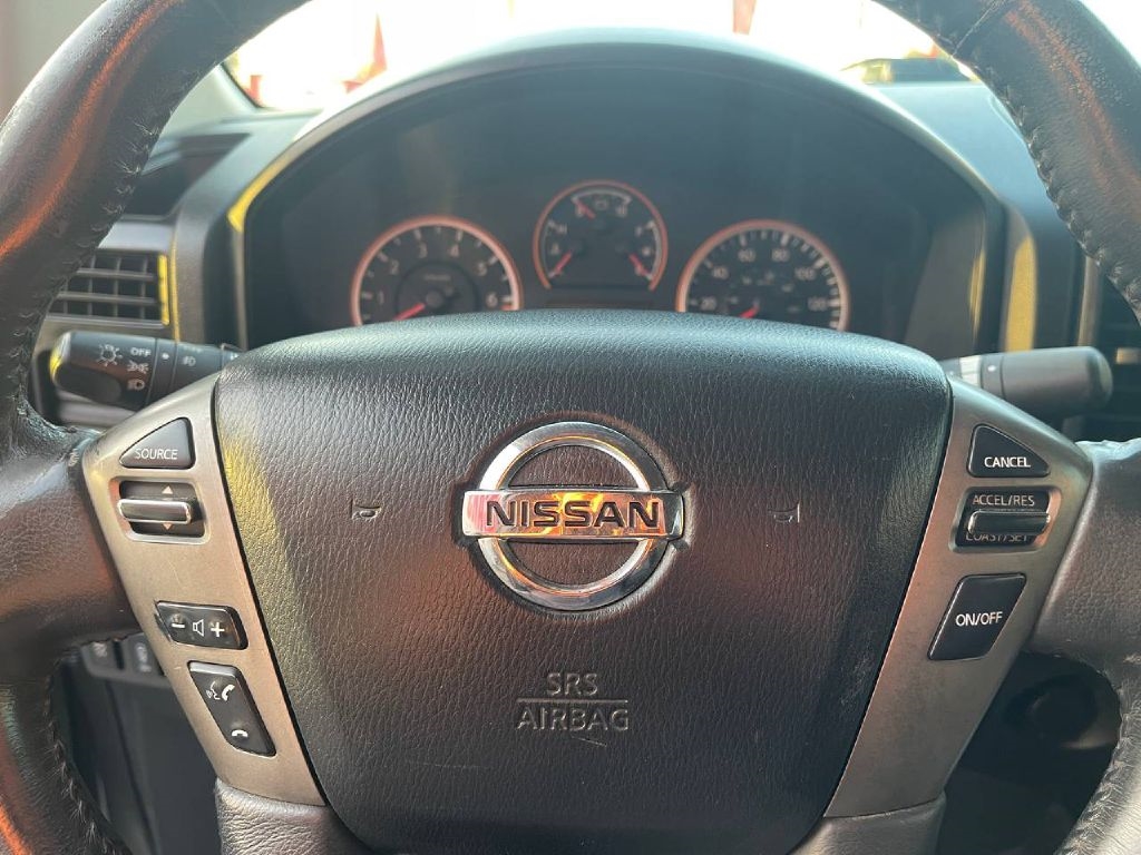 Nissan Titan 2WD Crew Cab SWB SL 2014