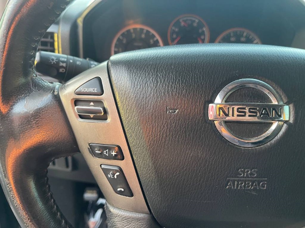 Nissan Titan 2WD Crew Cab SWB SL 2014