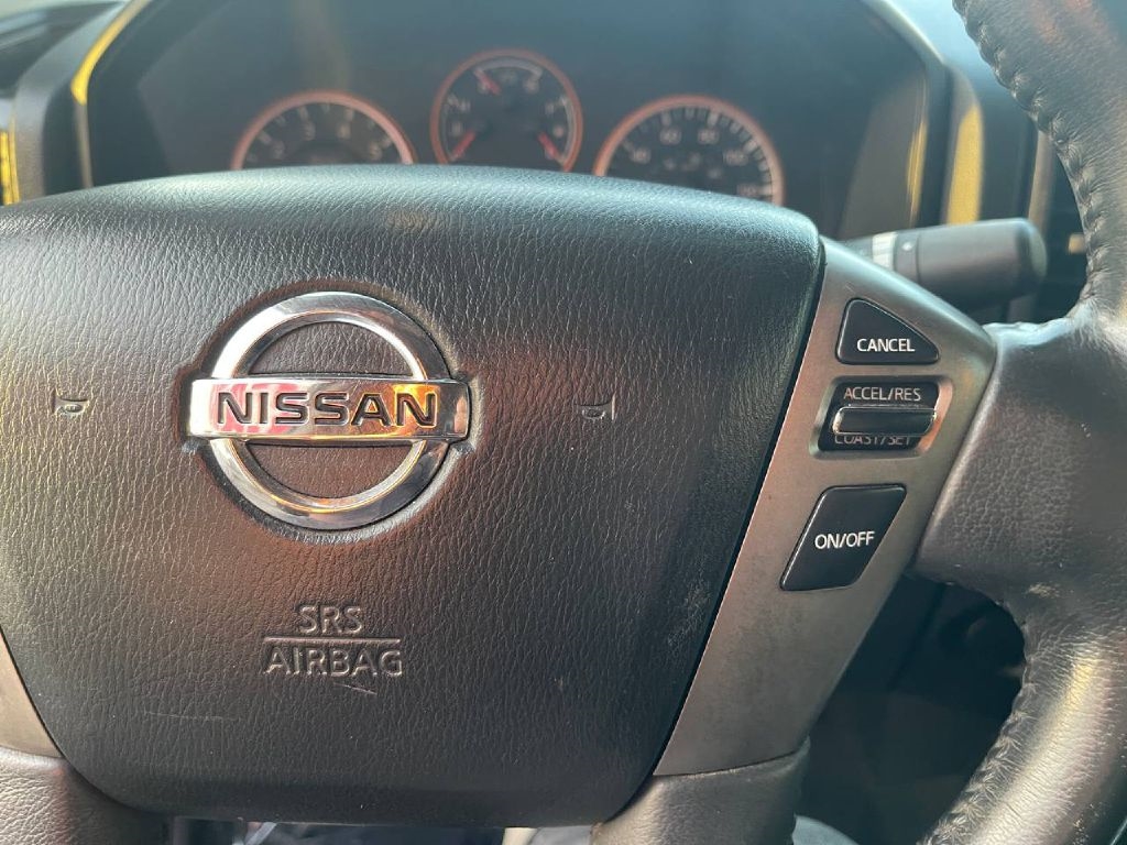 Nissan Titan 2WD Crew Cab SWB SL 2014