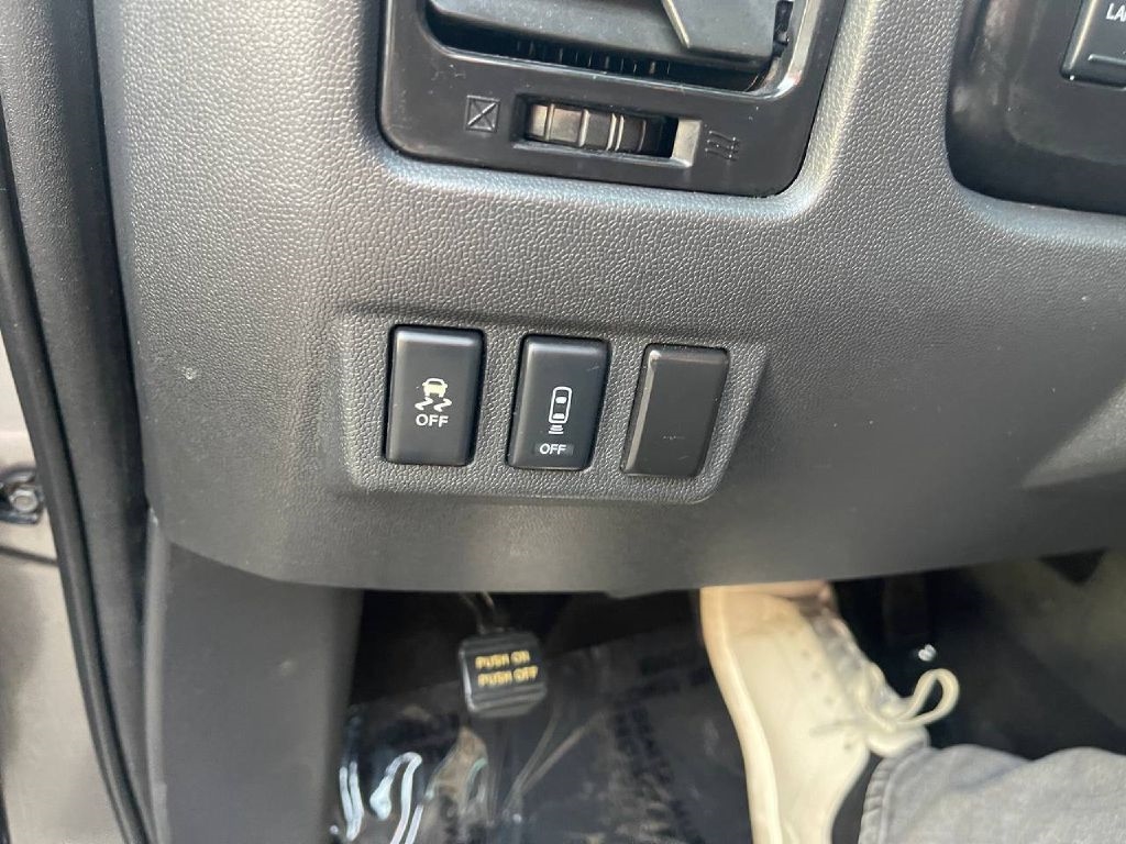 Nissan Titan 2WD Crew Cab SWB SL 2014