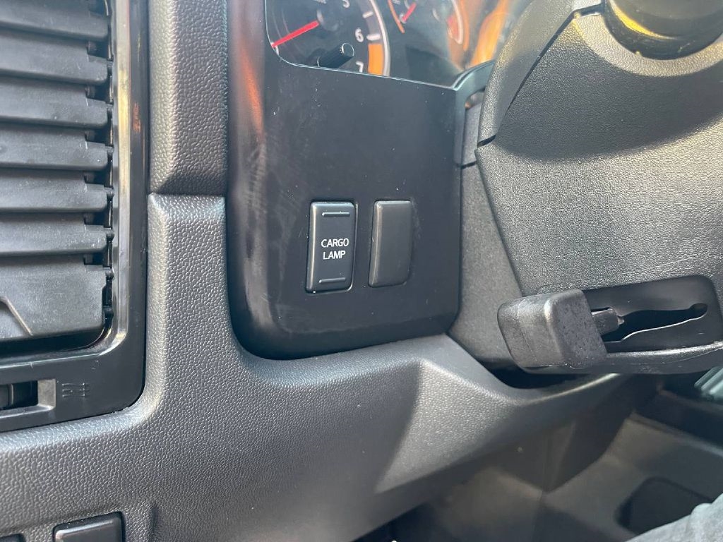 Nissan Titan 2WD Crew Cab SWB SL 2014