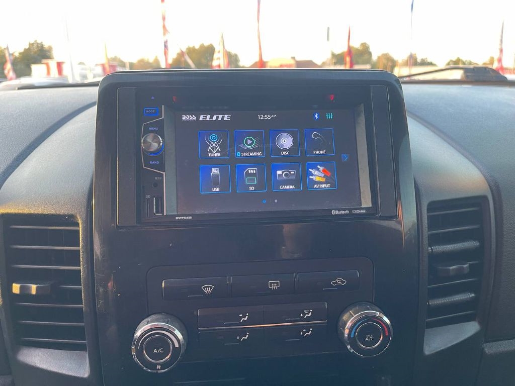 Nissan Titan 2WD Crew Cab SWB SL 2014