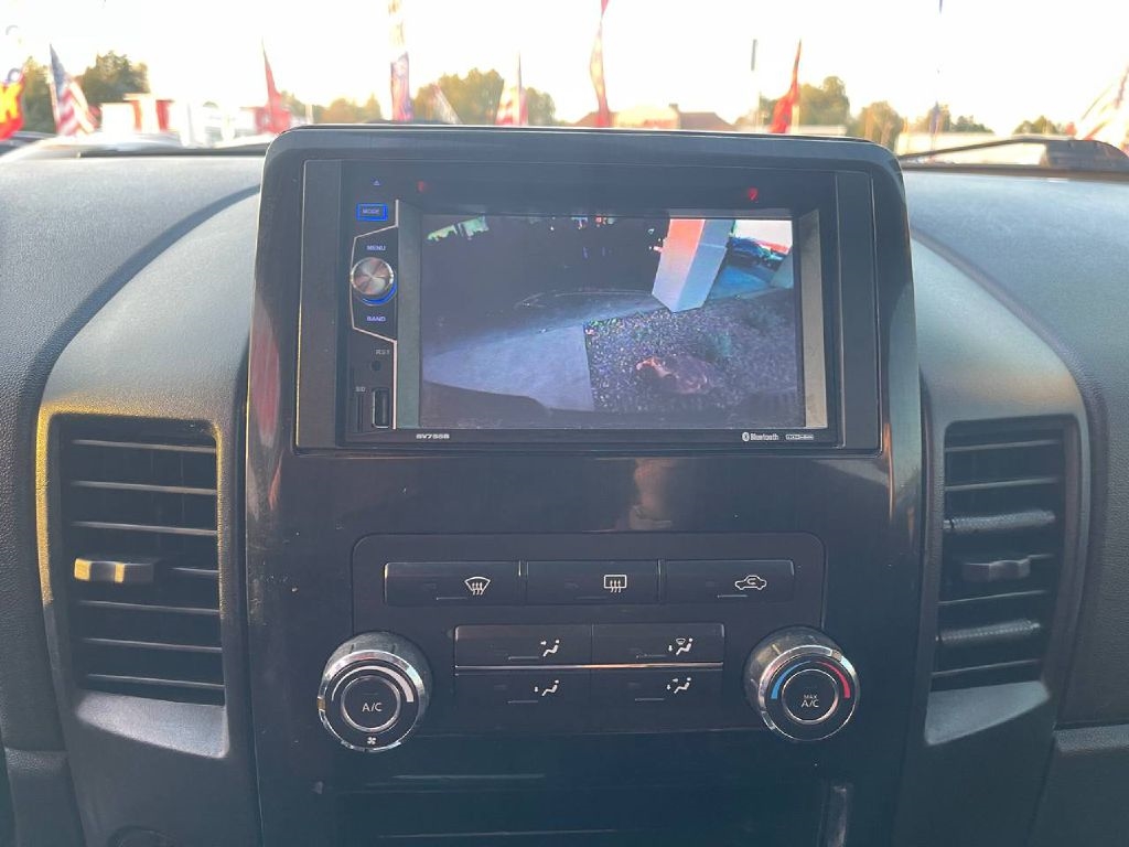 Nissan Titan 2WD Crew Cab SWB SL 2014