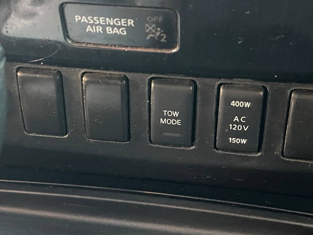 Nissan Titan 2WD Crew Cab SWB SL 2014