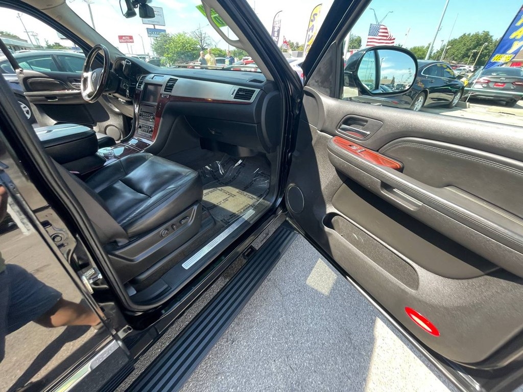 2008 Cadillac Escalade ESV photo 30