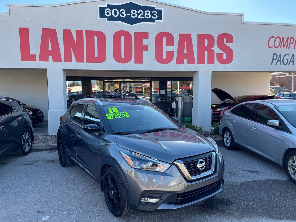 2018 Nissan Kicks SR photo 2