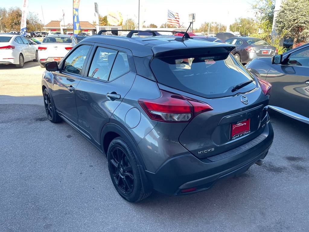 2018 Nissan Kicks SR photo 3