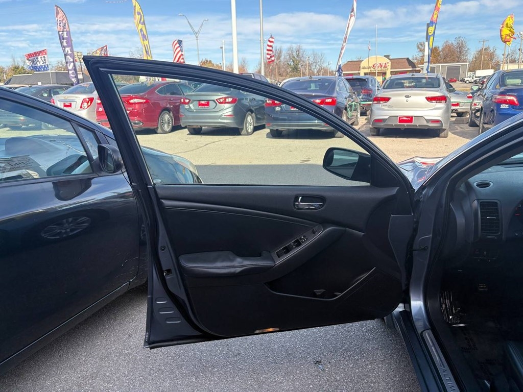 Nissan Altima 4dr Sdn I4 CVT 2.5 SL 2012