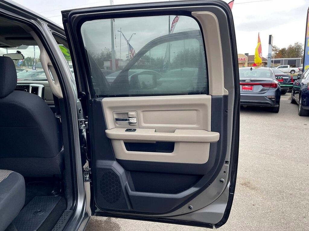 Dodge Ram 1500 2WD Crew Cab 140.5" SLT 2009