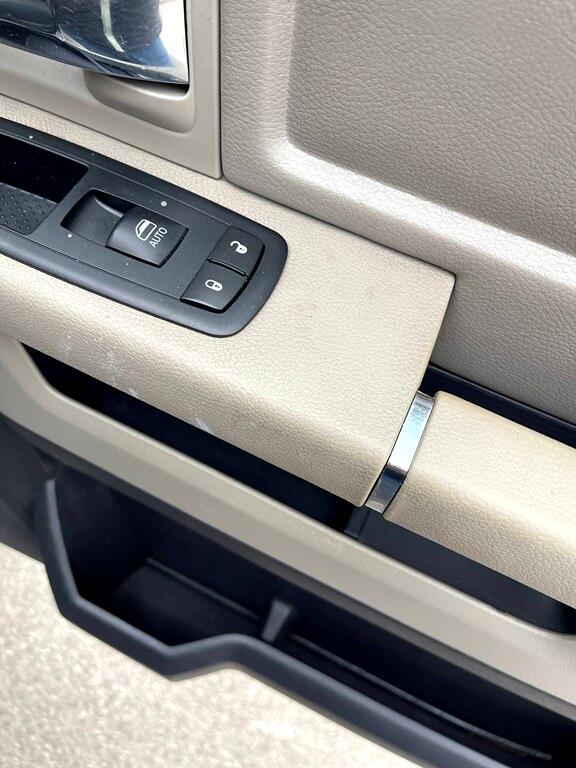 Dodge Ram 1500 2WD Crew Cab 140.5" SLT 2009