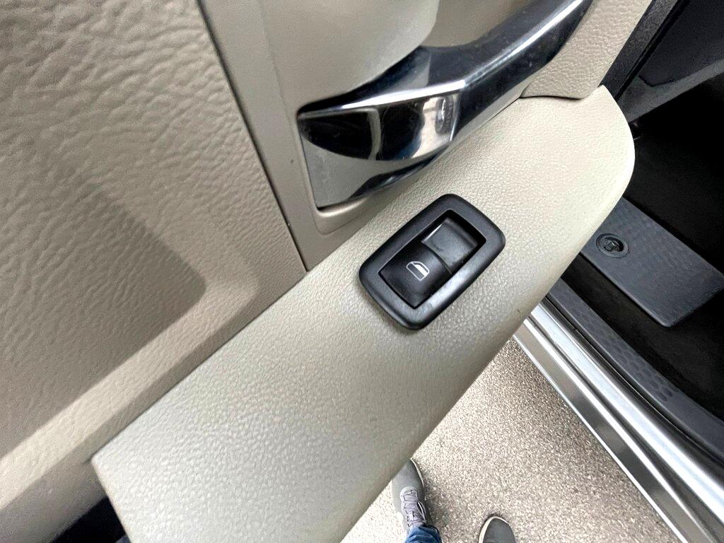 Dodge Ram 1500 2WD Crew Cab 140.5" SLT 2009