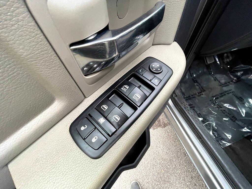 Dodge Ram 1500 2WD Crew Cab 140.5" SLT 2009