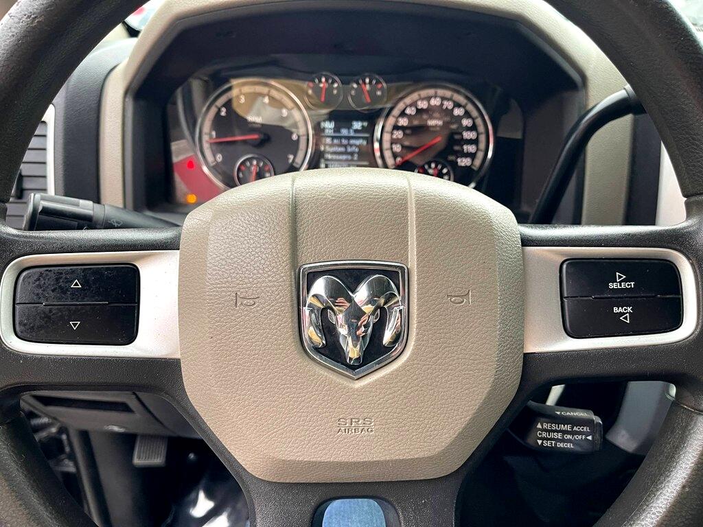 Dodge Ram 1500 2WD Crew Cab 140.5" SLT 2009