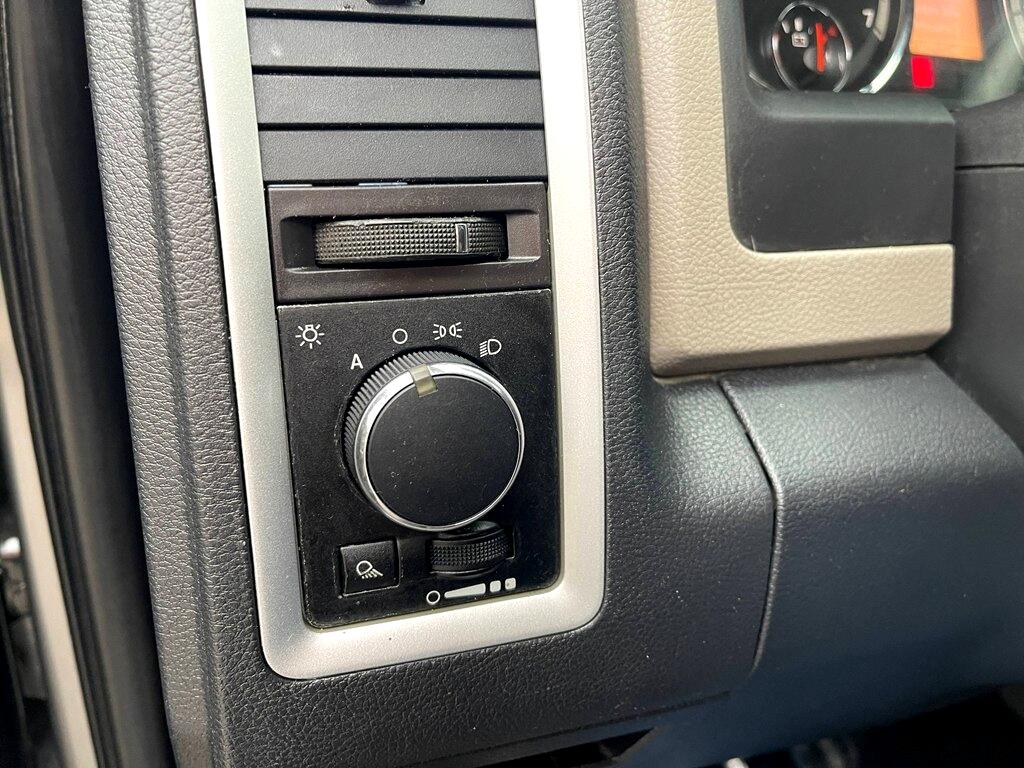 Dodge Ram 1500 2WD Crew Cab 140.5" SLT 2009