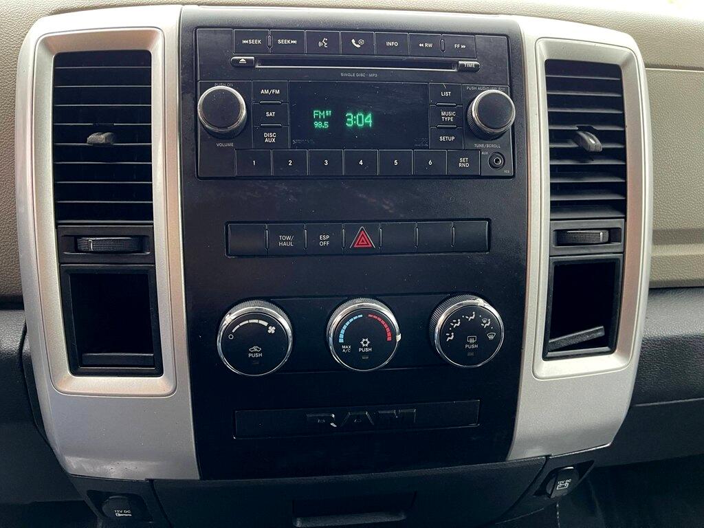 Dodge Ram 1500 2WD Crew Cab 140.5" SLT 2009