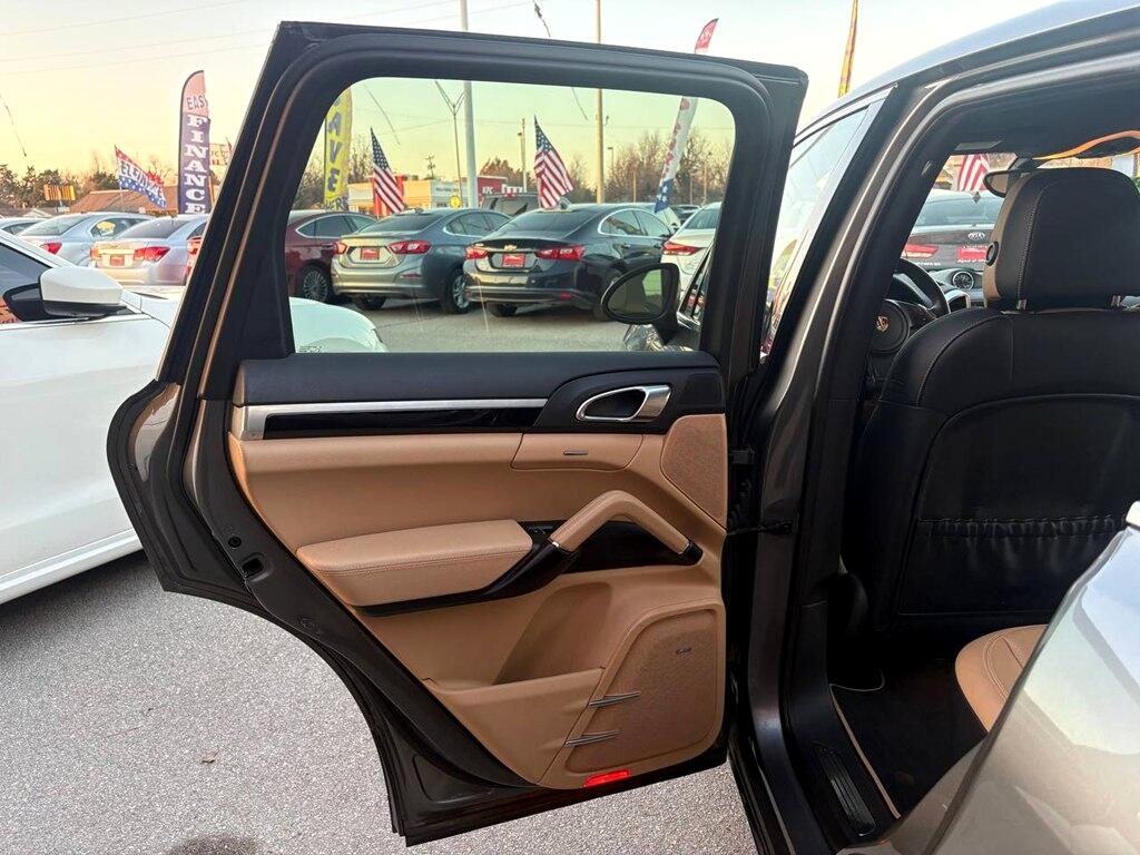 Porsche Cayenne AWD 4dr Manual 2014