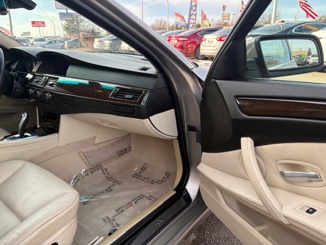 BMW 5 Series 4dr Sdn 528i RWD 2008