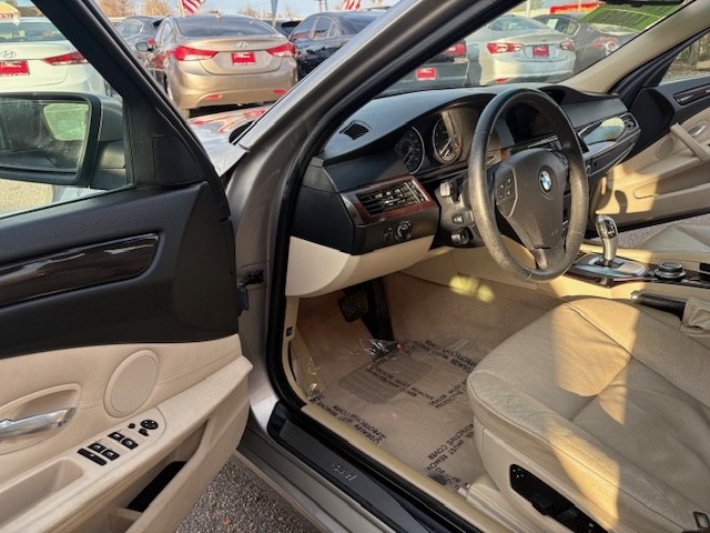 BMW 5 Series 4dr Sdn 528i RWD 2008