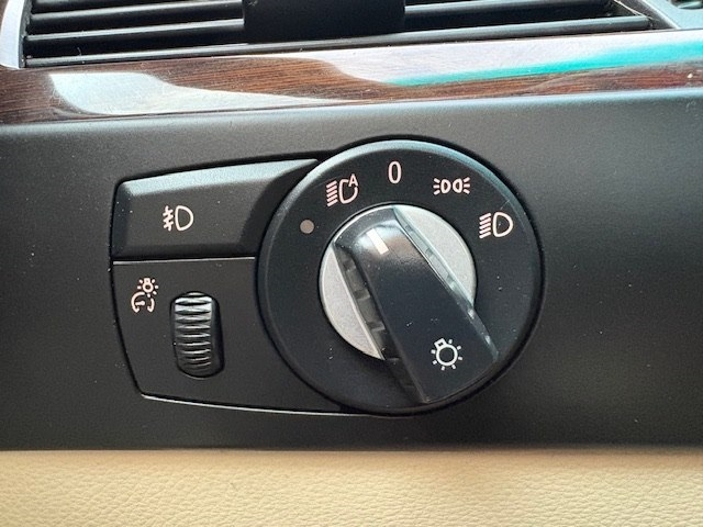 BMW 5 Series 4dr Sdn 528i RWD 2008