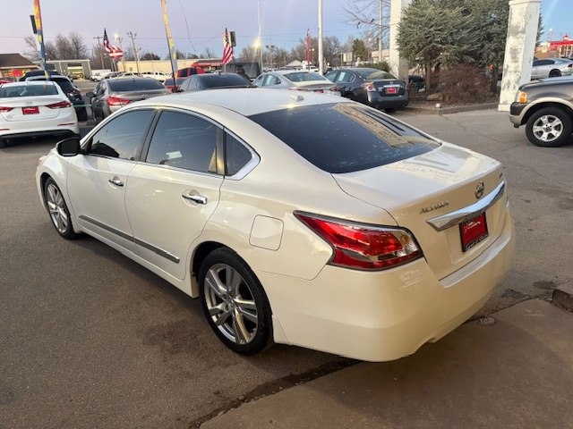 Nissan Altima 4dr Sdn V6 3.5 SL *Ltd Avail* 2015