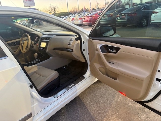 Nissan Altima 4dr Sdn V6 3.5 SL *Ltd Avail* 2015