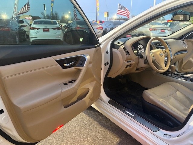 Nissan Altima 4dr Sdn V6 3.5 SL *Ltd Avail* 2015