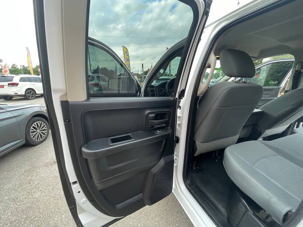 RAM 1500 2WD Quad Cab 140.5" Tradesman 2016