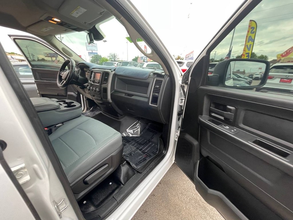 RAM 1500 2WD Quad Cab 140.5" Tradesman 2016