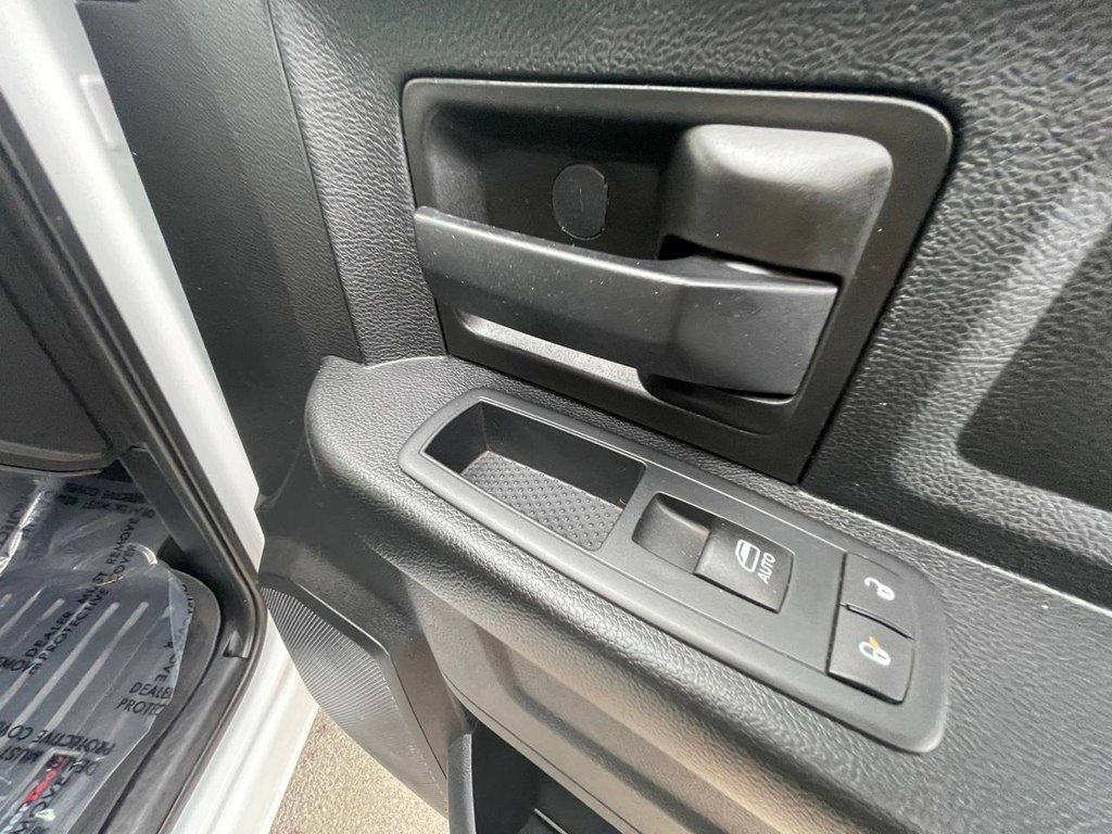 RAM 1500 2WD Quad Cab 140.5" Tradesman 2016