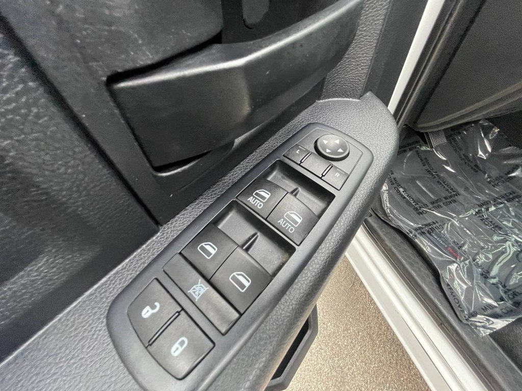 RAM 1500 2WD Quad Cab 140.5" Tradesman 2016