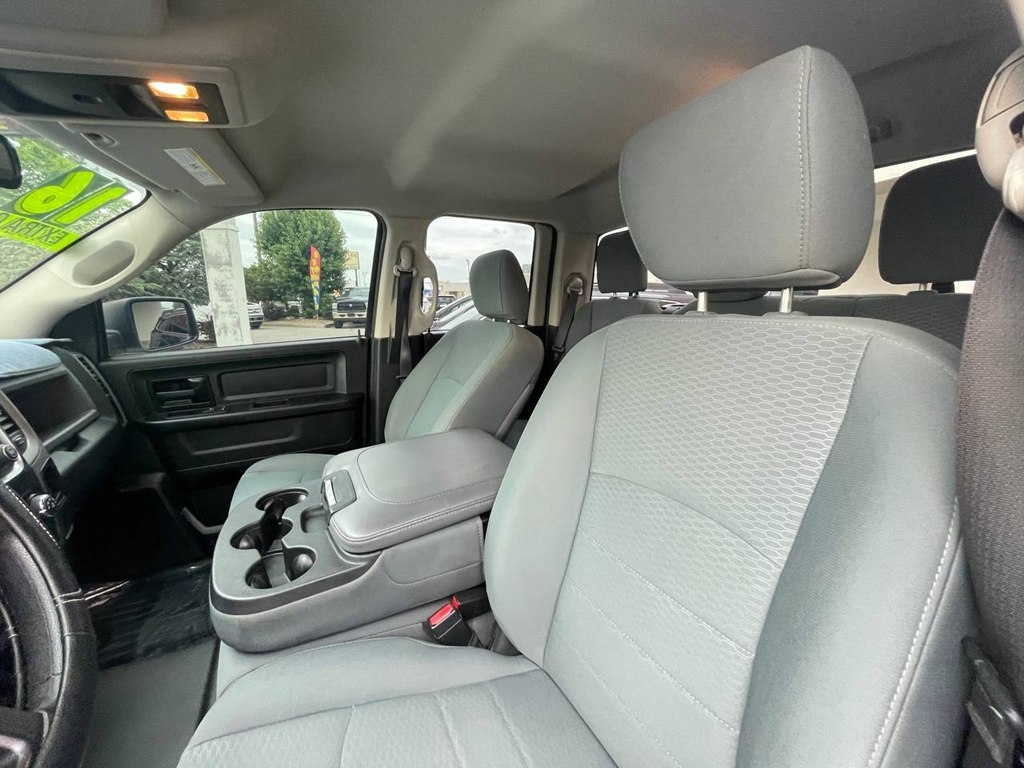 RAM 1500 2WD Quad Cab 140.5" Tradesman 2016