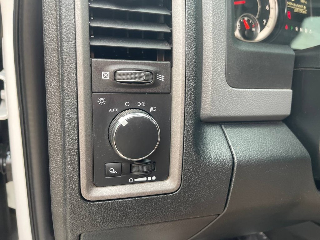 RAM 1500 2WD Quad Cab 140.5" Tradesman 2016