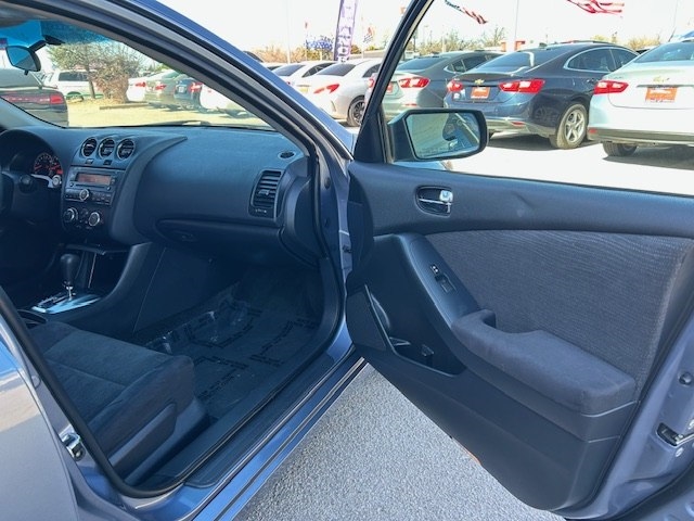 Nissan Altima 4dr Sdn I4 CVT 2.5 S 2012