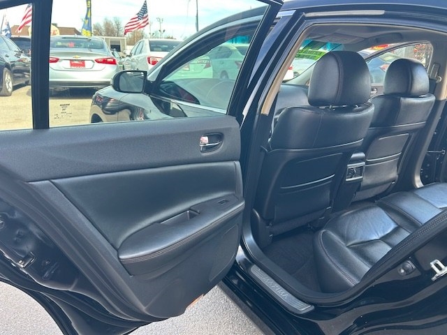 Nissan Maxima 4dr Sdn V6 CVT 3.5 SV 2011