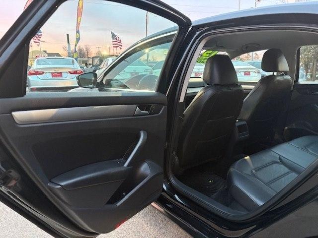 Volkswagen Passat 4dr Sdn 1.8T Auto S PZEV 2015