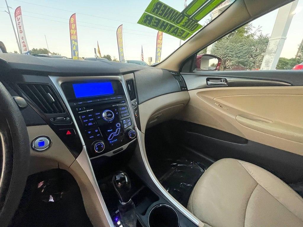 Hyundai Sonata 4dr Sdn 2.4L Auto Ltd 2011