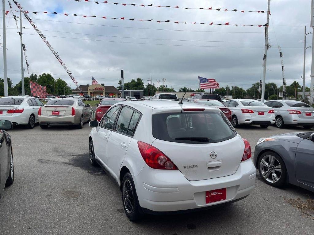 Nissan Versa 5dr HB I4 Auto 1.8 S 2008