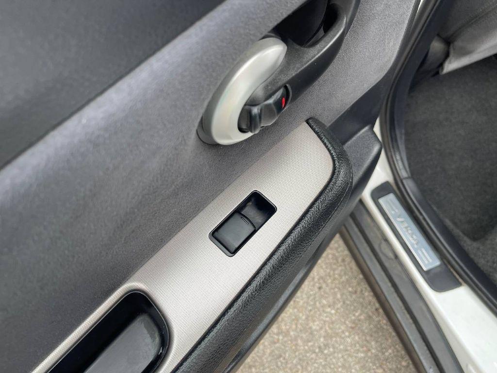 Nissan Versa 5dr HB I4 Auto 1.8 S 2008