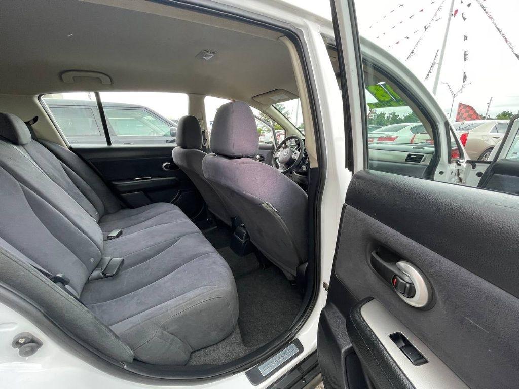 Nissan Versa 5dr HB I4 Auto 1.8 S 2008