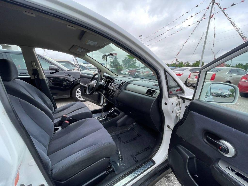 Nissan Versa 5dr HB I4 Auto 1.8 S 2008