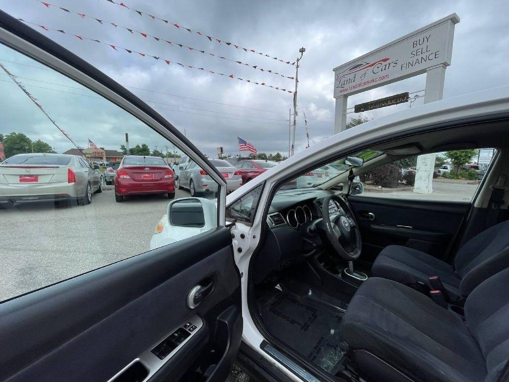 Nissan Versa 5dr HB I4 Auto 1.8 S 2008