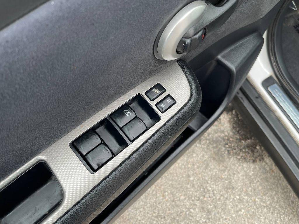 Nissan Versa 5dr HB I4 Auto 1.8 S 2008