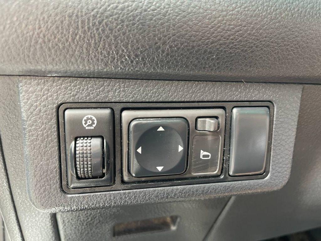 Nissan Versa 5dr HB I4 Auto 1.8 S 2008